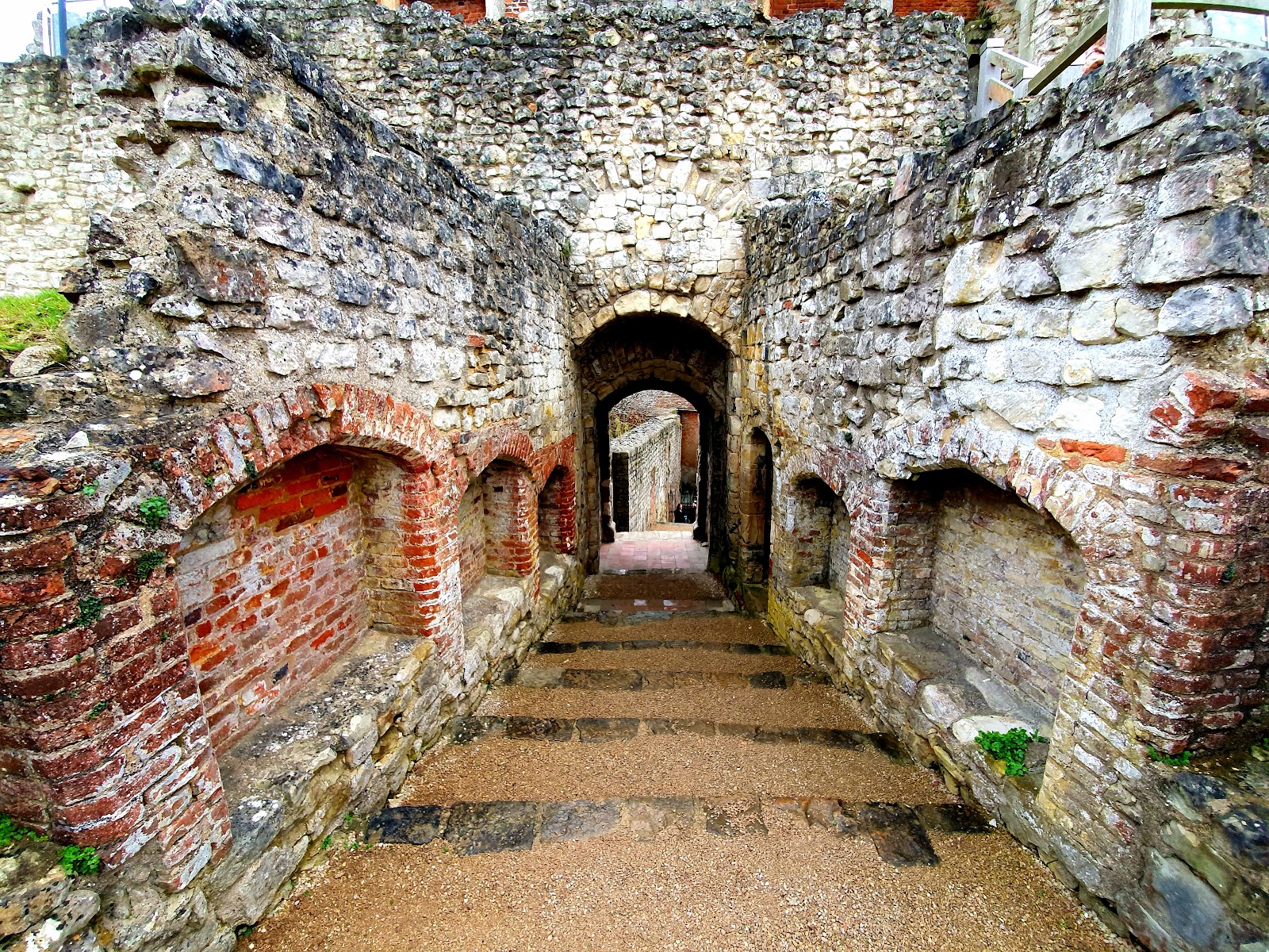 https://whatremovals.co.uk/wp-content/uploads/2022/02/Farnham Castle Keep-300x225.jpeg